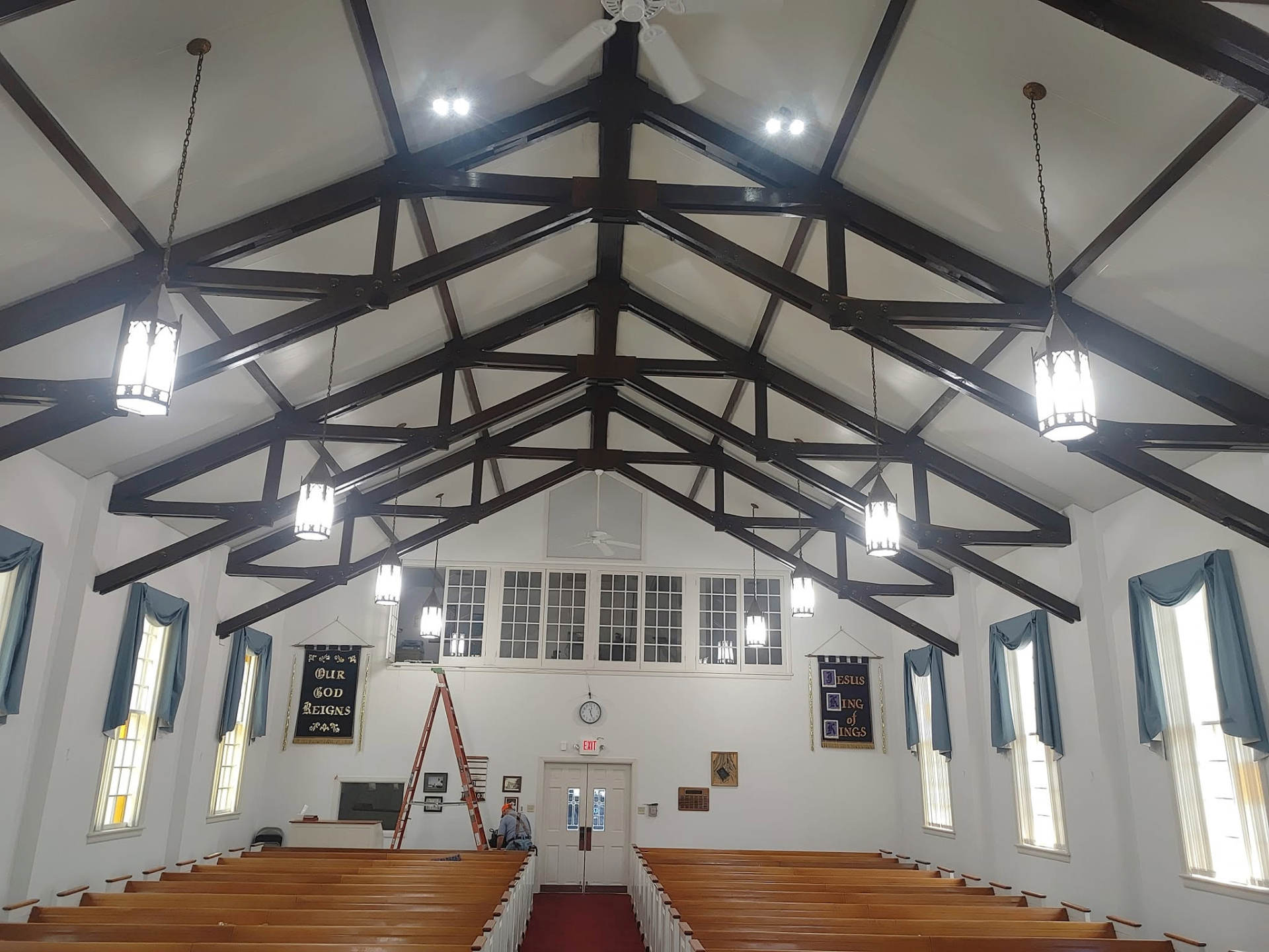 Church sanctuary lighting
